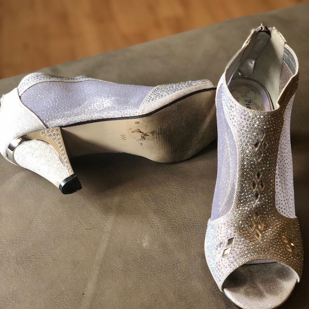 Prom shoes ❤️🖤 - Picture 3 of 5